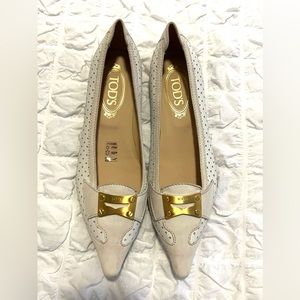 Tod’s beige flats